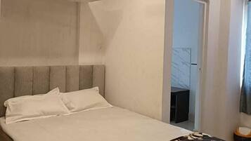 高級寢具、Select Comfort 床墊、筆電工作空間、床單