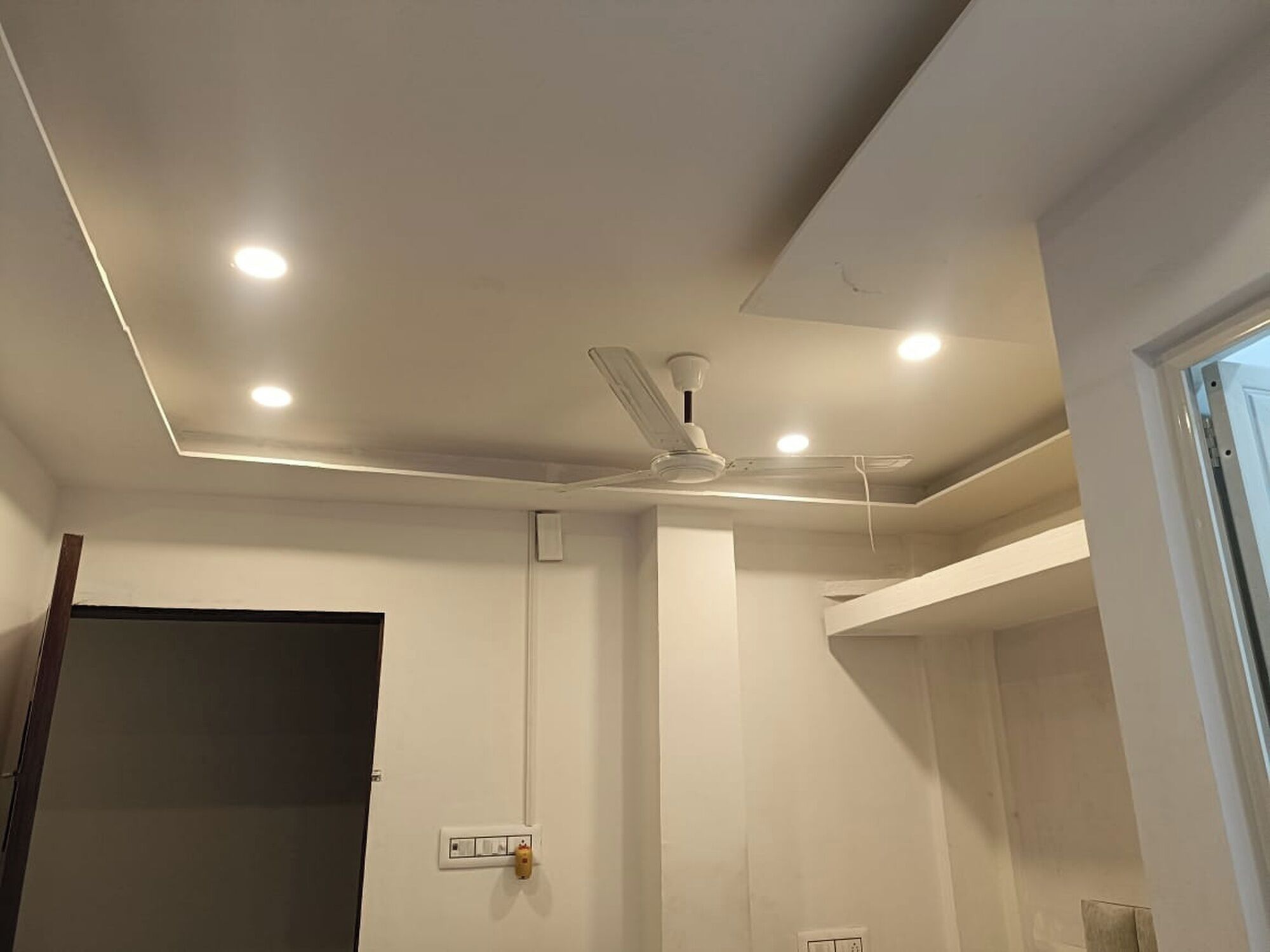 高級寢具、Select Comfort 床墊、筆電工作空間、床單