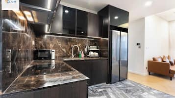 Design Apartment, 3 Bedrooms, Balcony, City View | Private kitchen | Fridge, microwave, stovetop, griddle