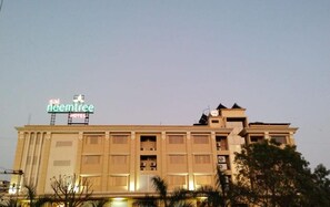 Exterior - Sai Neem Tree Hotel (Rahata)