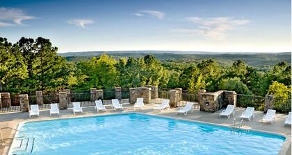 2-bedroom studio in fabulous Fairfield Bay with AC, WiFi, fitness room