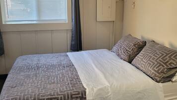 1 chambre, fer et planche à repasser, Wi-Fi gratuit, draps fournis