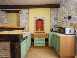 Fridge, oven, dishwasher, cookware/dishes/utensils