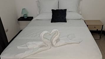 Hermosa cama Queem de alta calidad.