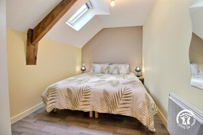 2 bedrooms, iron/ironing board, travel crib, free WiFi