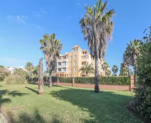 Apartment | Property grounds - Los Haraganes - Apartment In Isla De Canela (Ayamonte)
