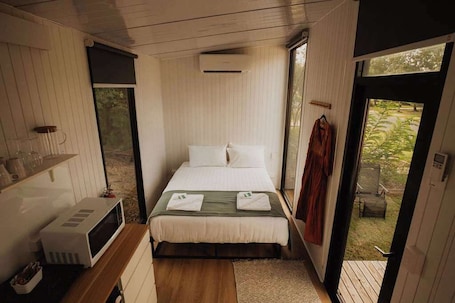 1 bedroom, WiFi, bed sheets. Monto Magic by Tiny Away