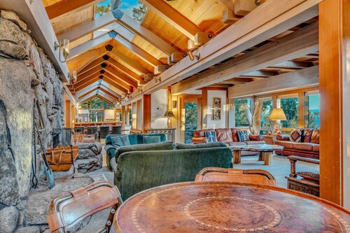 3-Level Getaway, Minutes from Lake Tahoe