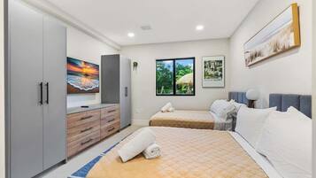 6 bedrooms, iron/ironing board, travel cot, WiFi