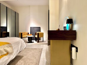 2 عدّة غرف نوم ومكواة/لوح كي وواي فاي وملاءات أسرّة