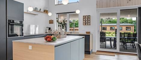 Réfrigérateur, micro-ondes, lave-vaisselle