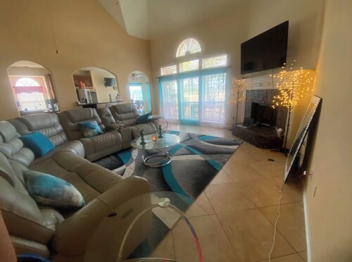 Spacious 4-bedroom shared house in marvelous Houston with AC, WiFi