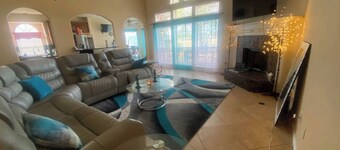 Spacious 4-bedroom shared house in marvelous Houston with AC, WiFi