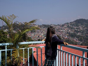 View from room - Hills Tale Backpackers Hostel (Kalimpong)