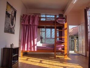 Standard Shared Dormitory, Women only - Hills Tale Backpackers Hostel (Kalimpong)
