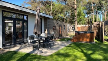Chalet | Living area | 45-inch flat-screen TV with digital channels