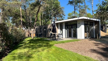 Chalet | Living area | 45-inch flat-screen TV with digital channels