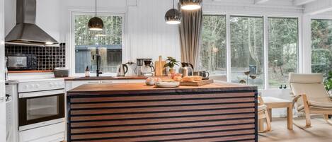 Kjøleskap, mikrobølgeovn, ovn og oppvaskmaskin