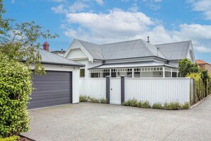 Exterior - Luxury Merivale Villa (Christchurch)