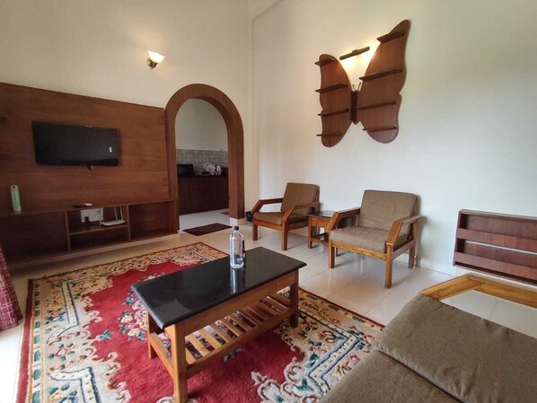 Apartamento superior | Zona de estar | Televisión LED de 42 pulgadas con canales digitales