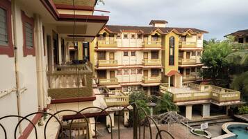 Standard Apartment, Pool View | 2 bedrooms, individually decorated, individually furnished, desk