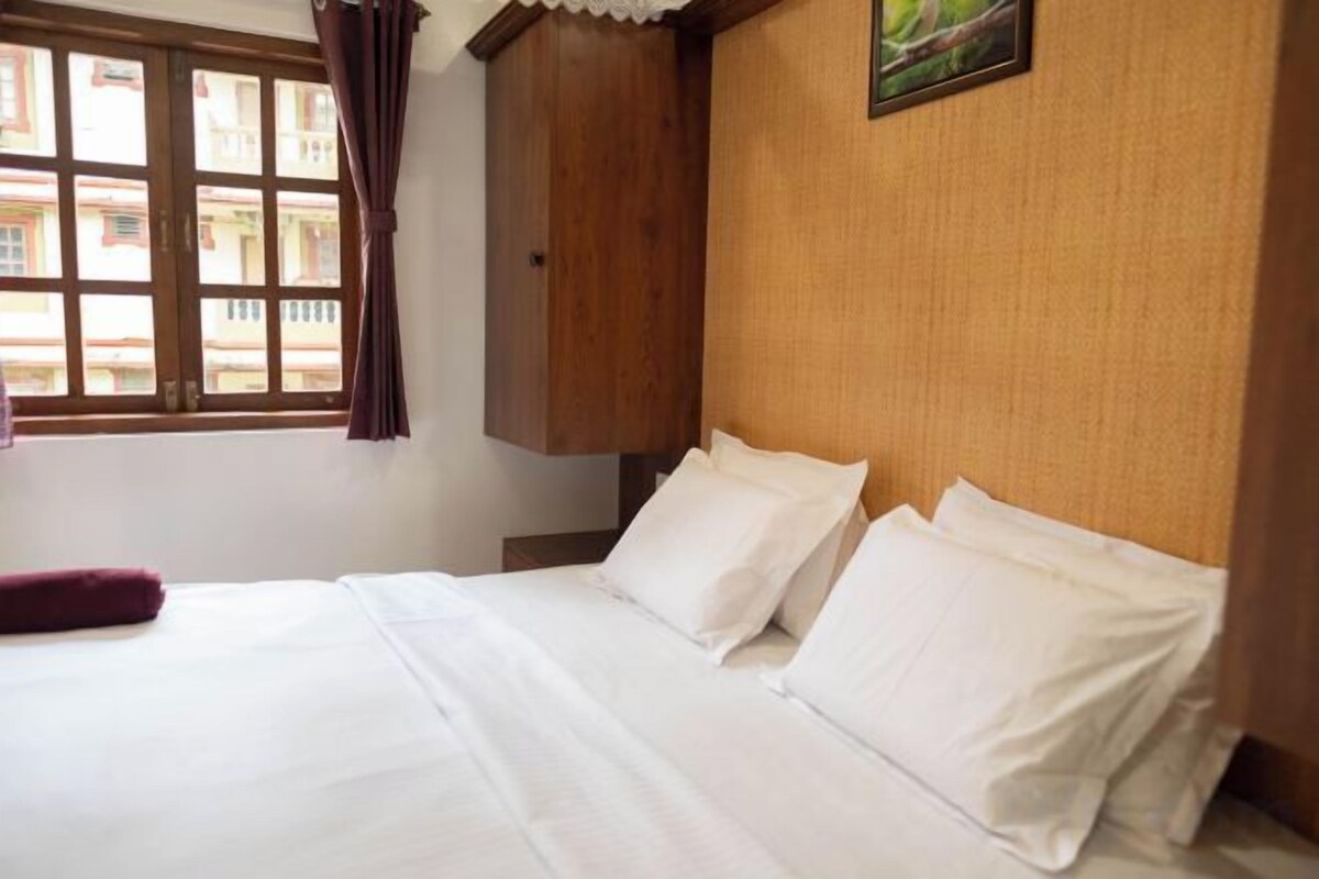Egyptian cotton sheets, premium bedding, memory foam beds, desk