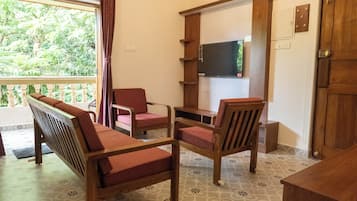 Familieleilighet | Oppholdsrom | En 42-tommers LED-TV med digitale kanaler