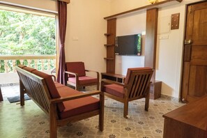 Perhehuoneisto | Olohuone | 42–tuumainen LED-televisio, jossa digitaalikanavat