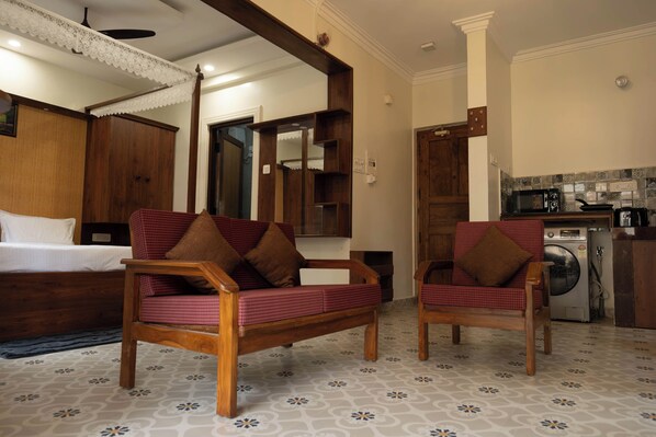 Deluxe appartement, balkon, uitzicht op zwembad | Lakens van Egyptisch katoen, luxe beddengoed