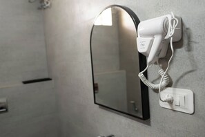 Exclusive Apartment | Bathroom | Shower, rainfall showerhead, hair dryer, towels - VISTAR HOLIDAYS (Candolim)