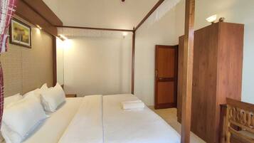 Superior Apartment | Egyptian cotton sheets, premium bedding, memory-foam beds