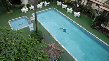 7 outdoor pools