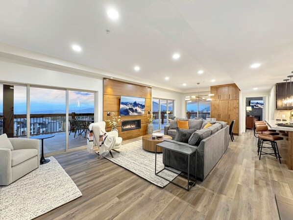 Smart TV, fireplace, ping pong, books