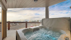 Outdoor spa tub - Renovated Presidential Suite•3 Fireplaces•Private Hot Tub w/Views•Resort Ameniti (Park City)