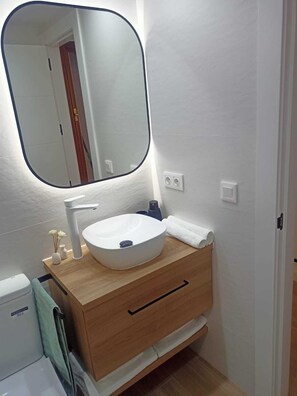 Hårtørrer, håndklæder, Sæbe, Toiletpapir