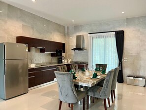 Vila família, vista para a montanha | Cozinha privada