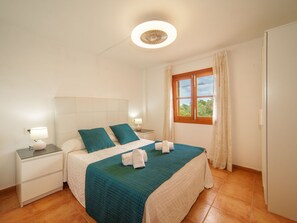 4 Schlafzimmer, Schreibtisch, Internetzugang