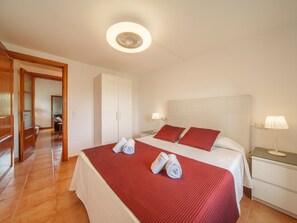 4 slaapkamers, een bureau, internet