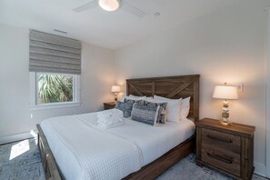 3 bedrooms, desk, iron/ironing board, free WiFi