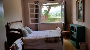 5 dormitorios, tabla de planchar con plancha, wifi y ropa de cama