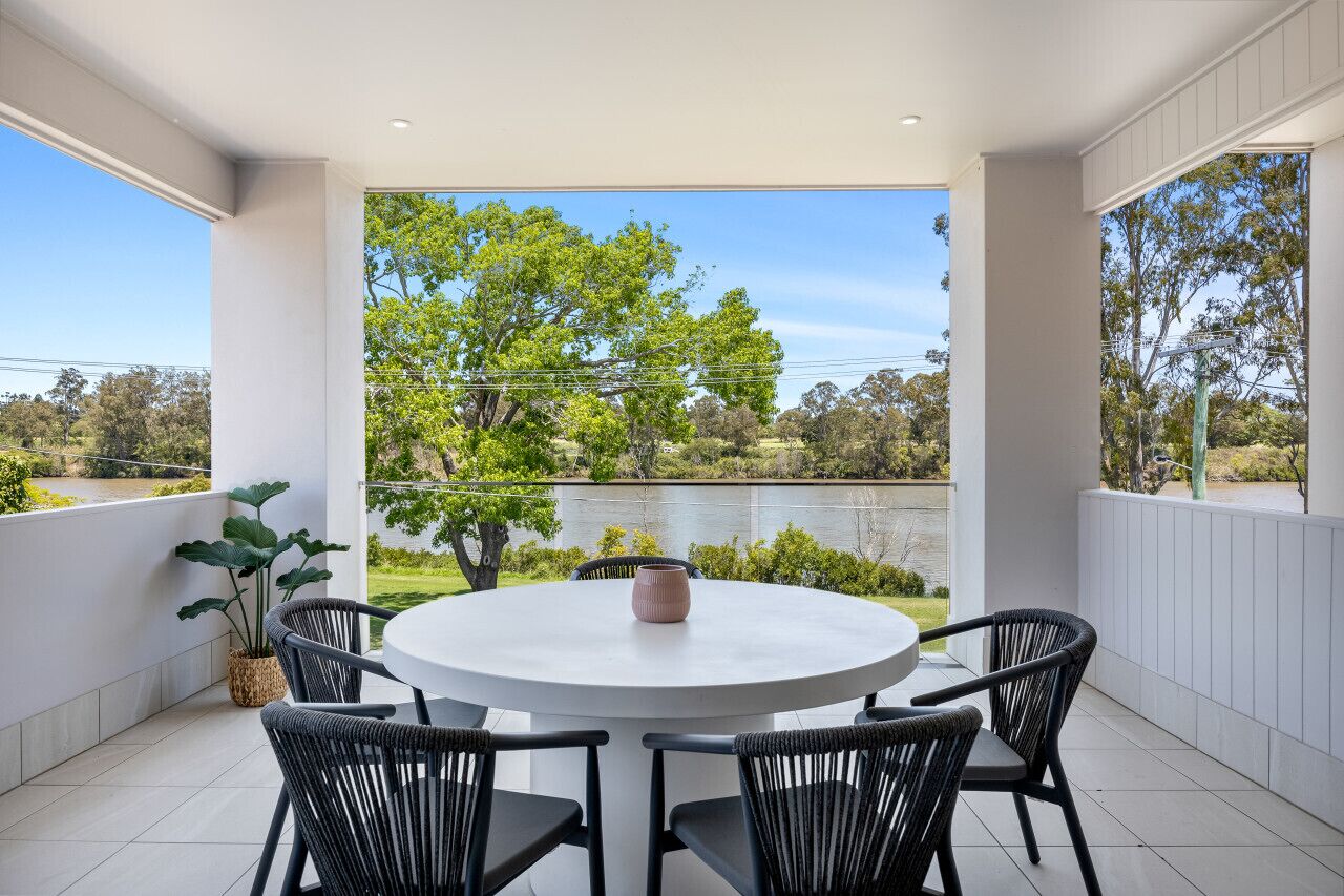 Balcony with views of the Brisbane River