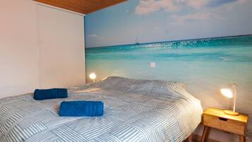 4 bedrooms, iron/ironing board, free WiFi, bed sheets