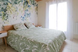 4 bedrooms, iron/ironing board, free WiFi, bed sheets