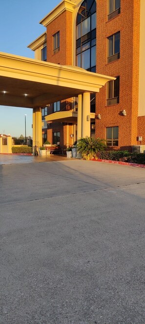 Front of property - ASPEN GRAND HOTEL (La Porte)