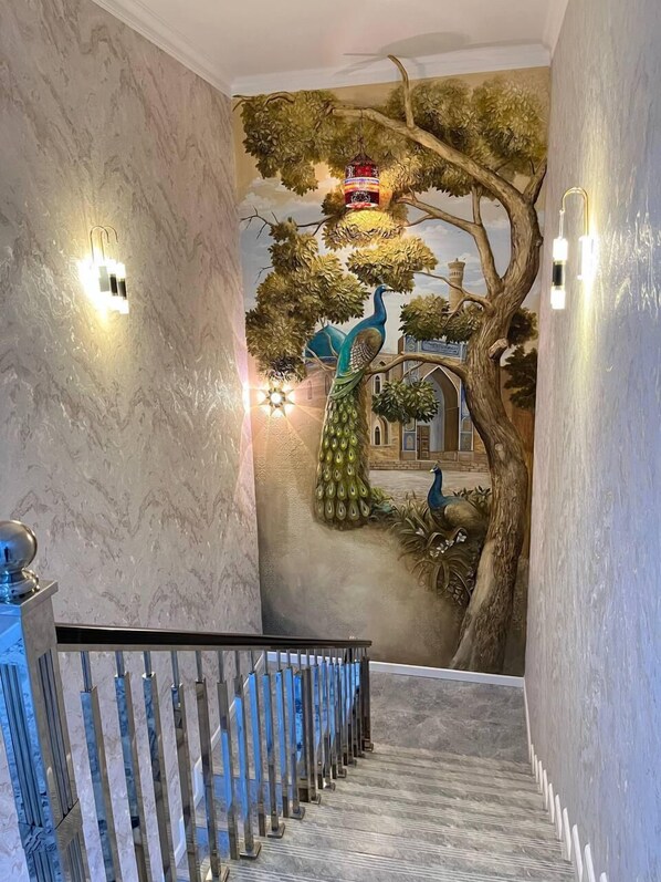 تفاصيل الفندق من الداخل