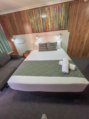 Bureau, espace de travail pour ordinateur portable, Wi-Fi gratuit