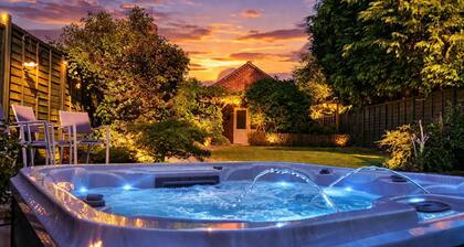 Lilac Cottage - Sleeps up to 6 - Aston Cantlow, Henley in Arden - HOT TUB