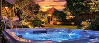 Lilac Cottage - Sleeps up to 6 - Aston Cantlow, Henley in Arden - HOT TUB