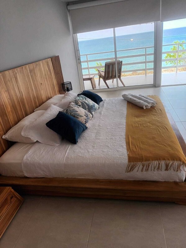 5 bedrooms, iron/ironing board, WiFi, bed sheets
