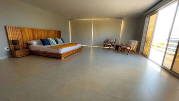 5 bedrooms, iron/ironing board, WiFi, bed sheets